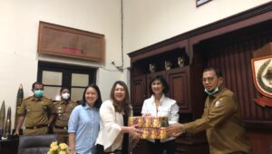Iqbal Suhaeb Terima Bantuan 1 Ton Mie Instant dari MISHO JAPANESE Restaurant