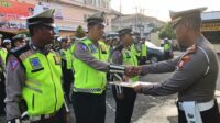 Kasat Lantas Polres Gowa Berikan Reward Kepada Personil Berprestasi