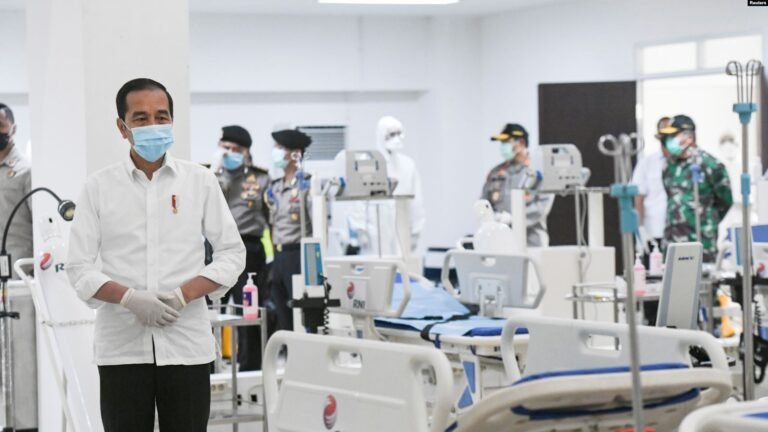 Deteksi Dini Covid-19, Bisa Tekan Tingkat Kematian di Indonesia 3 Presiden Joko Widodo memantau lokasi karantina darurat wisma atlet Kemayoran di Jakarta 23 Maret 2020