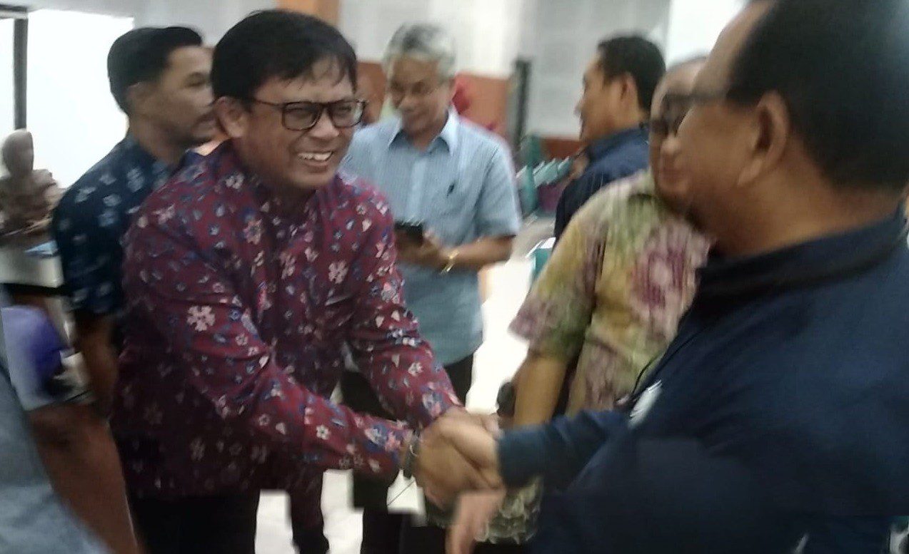 Prof Jasruddin di acara Sosialisasi Percepatan Pengurusan Pangkat Akademi Lektor Kepala dan Guru Besar di aula Kantor LLDIKTI IX.