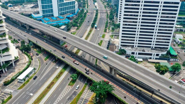 Polda Metro Siap Simulasi Penutupan Jalan, Jika Pemerintah Putuskan Karantina Wilayah di Jakarta 7 Suasana jalan di Jembatan Semanggi cukup lengang di tengah perebakan wabah Covid 19 di Jakarta