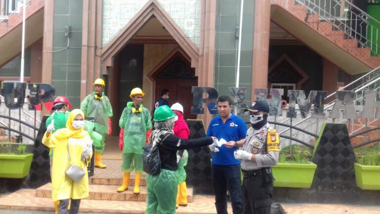 Tim Peduli Cegah Covid 19 Gelar Penyemprotan Desinfektan di Fasilitas Publik 3 Virus Corona 1