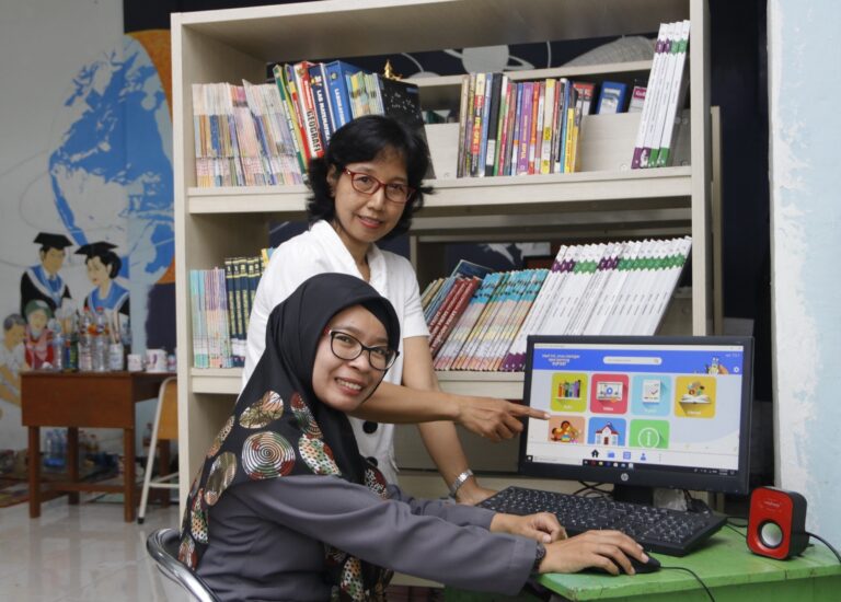 Literasi Digital sebagai Solusi Mudah & Murah Untuk Perpustakaan Sekolah di Seluruh Indonesia 7 petugas perpustakaan coba kipinschool windows