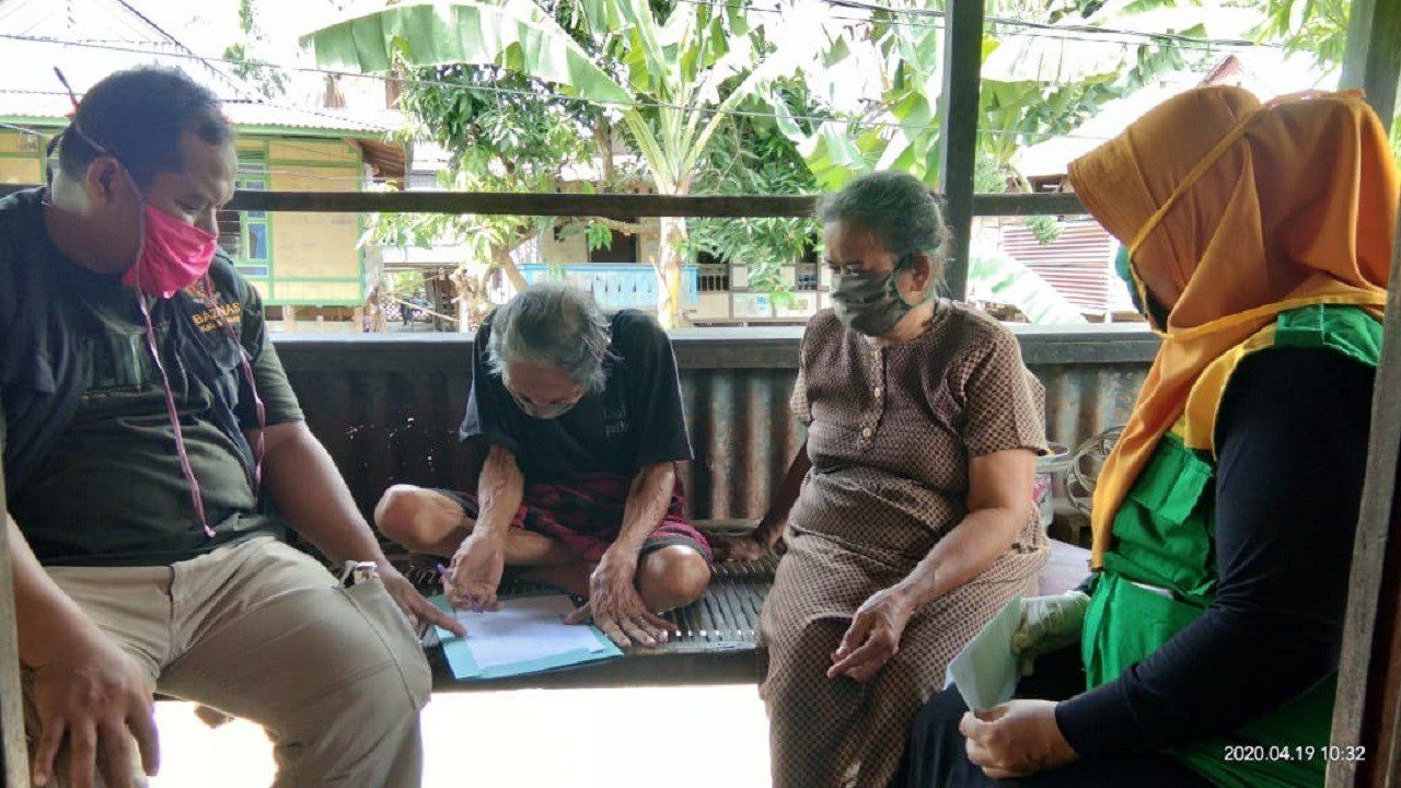 BAZNAS Cendana Enrekang, Bagikan Masker dan Santunan Tunai di Desa Taulan