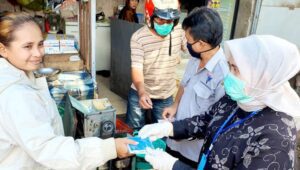 TP PKK Kota Makassar Salurkan Bantuan Masker