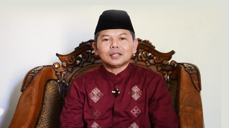 Guru Besar FKM Unhas Sarankan Truk Sampah Disemprot Disinfektan 1 Guru Besar Fakultas Kesehatan Masyarakat FKM Unhas Prof Sukri Palutturi