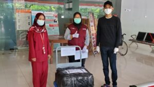 Keluarga Besar HM Yasin Limpo Serahkan Bantuan ke 15 RS