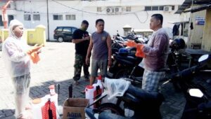 Tangkal Penyebaran Covid-19, Kelurahan Baru Lakukan Penyemprotan Disinfektan