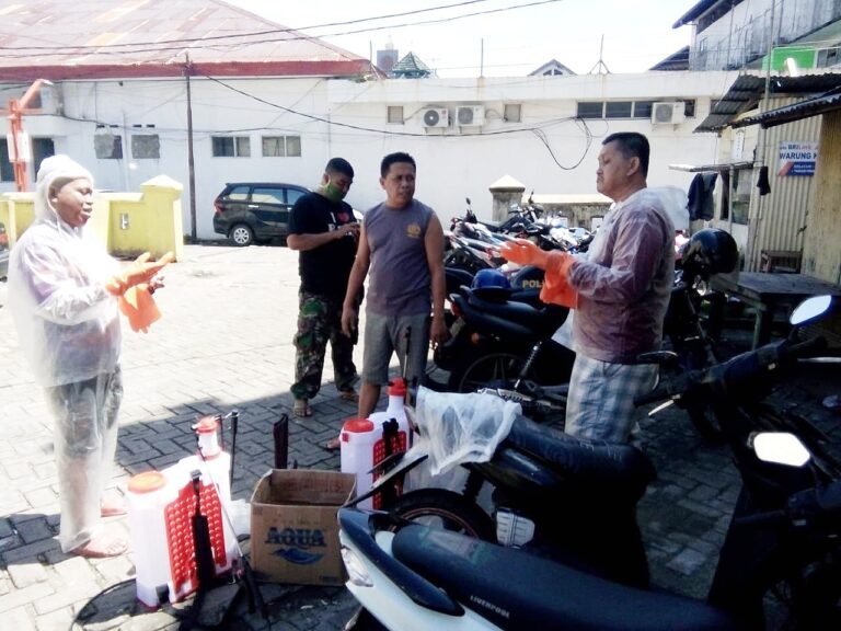 Tangkal Penyebaran Covid-19, Kelurahan Baru Lakukan Penyemprotan Disinfektan 9 Kelurahan Baru