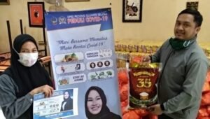 Pademi Covid-19, RML Bagikan 260 Paket Sembako ke Warga di Empat Kecamatan