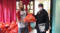 Peduli Guru Ngaji, Tim WTC Kabupaten Gowa Salurkan Puluhan Paket Sembako