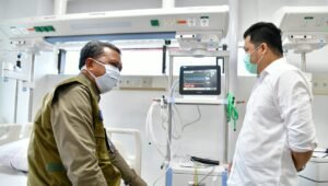 Tangani covid-19, Pemprov Serahkan 1.000 APD dan 500 Rapid Tes ke RSUD Kota Makassar