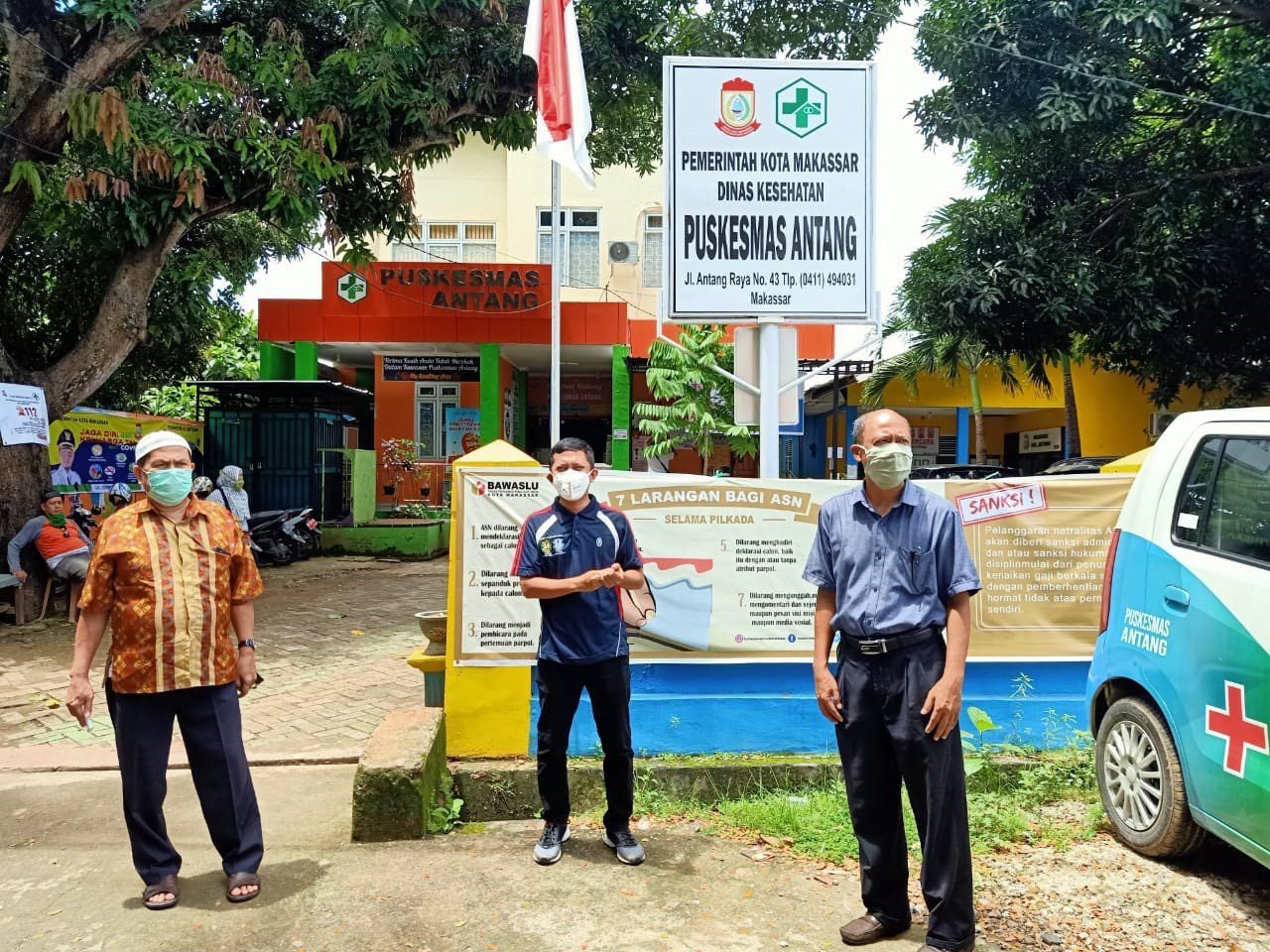 Satgas Covid-19 Universitas Megarezky Serahkan Bantuan APD ke Puskesmas dan Rumah Sakit