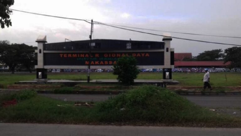 Terminal Daya Makassar Sepi Penumpang