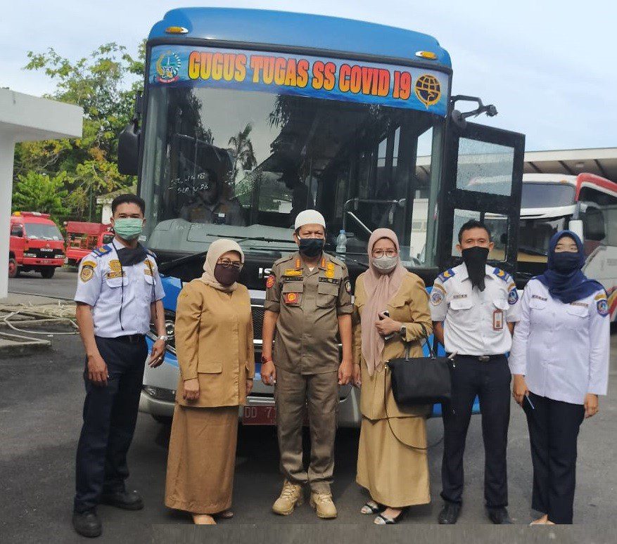 DP3A Dalduk KB Serahkan Bantuan dan Edukasi Anjal Cegah Covid-19