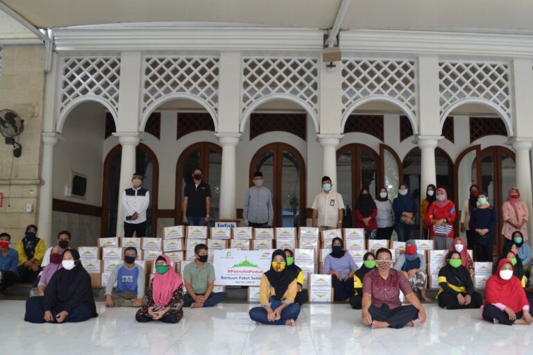 Elnusa Petrofin bagikan 9.591 Paket Sembako Lebaran di Seluruh Indonesia 9 Foto Bersama dengan Penerapan Physical Distancing