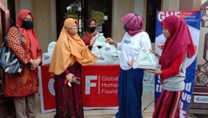GHF Gandeng “Birma Peduli” Kembali Bagikan 100 Kotak Makanan Buka Puasa