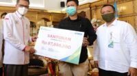 Gubernur Sulsel Serahkan 1.200 Paket Sembako BPJS Ketenagakerjaan ke Serikat Pekerja