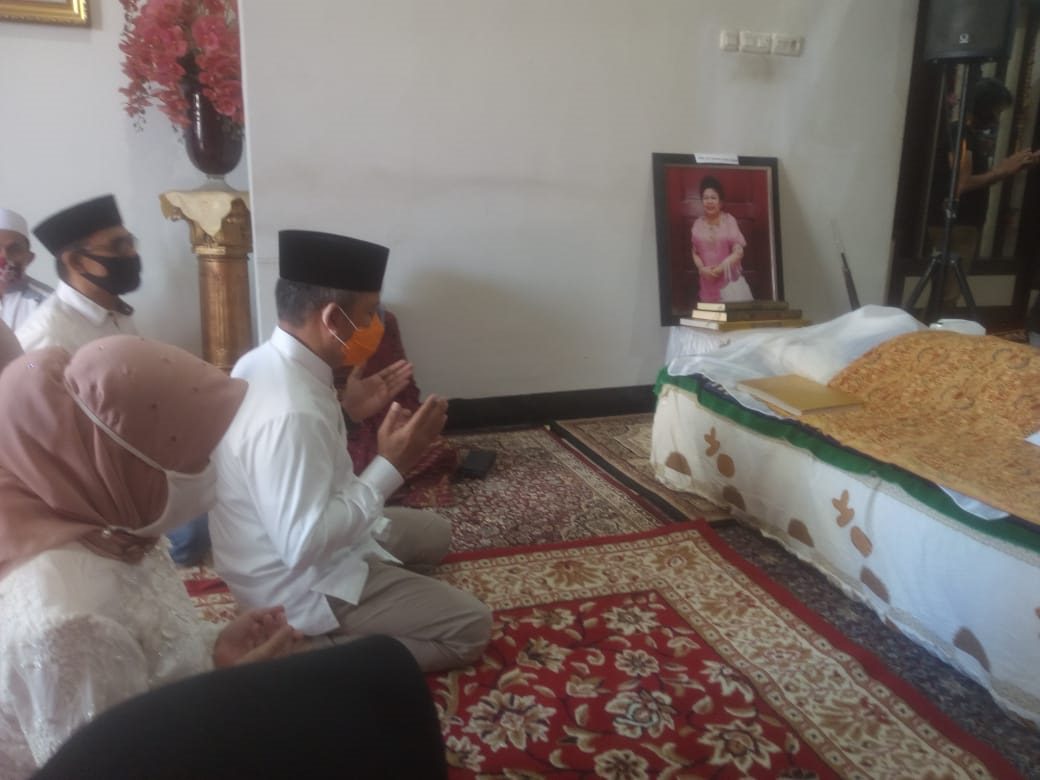 Pj Walikota Melayat ke Rumah Duka Almarhumah Ibunda Kepala Bapenda Kota Makassar