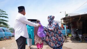 Wagub Bersama Relawan MES Bagikan Sembako bagi warga terdampak Covid-19