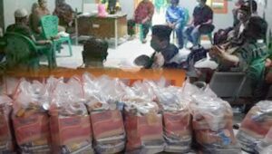 Meski Ditolak, Dinsos Tetap Bersikeras Bagi Sembako di Manggala