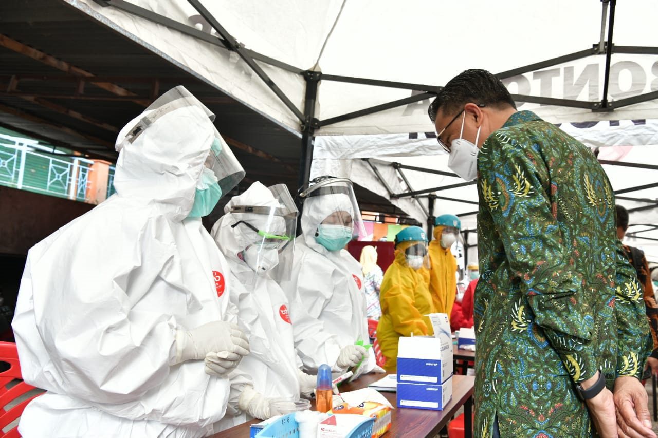 Tinjau Rapid Test Massal, Gubernur: Orang yang hasilnya reaktif diisolasi di hotel