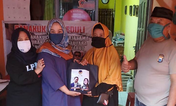 Rezki Mulfiati Bagikan 3000 Paket Sembako di Empat Kecamatan 3 WhatsApp Image 2020 05 15 at 21.40.25