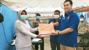 Yusran Lalogau Serahkan Bantuan APD ke Posko Covid-19 di Perbatasan Maros-Pangkep-Barru
