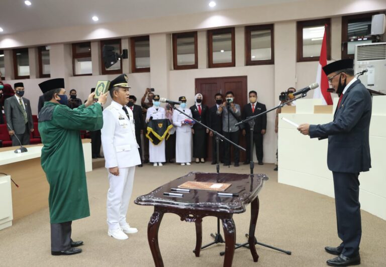 Lantik Yusran Yusuf sebagai PJ Wali Kota Makassar, Gubernur Tekankan Evaluasi Tim Agar Selalu Solid 8 Yusran Yusuf