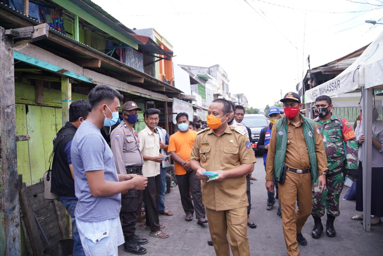 Bawa Bantuan ke Lokasi Kebakaran di Kerung Kerung Wagub Sulsel Bagi bagi Masker 1