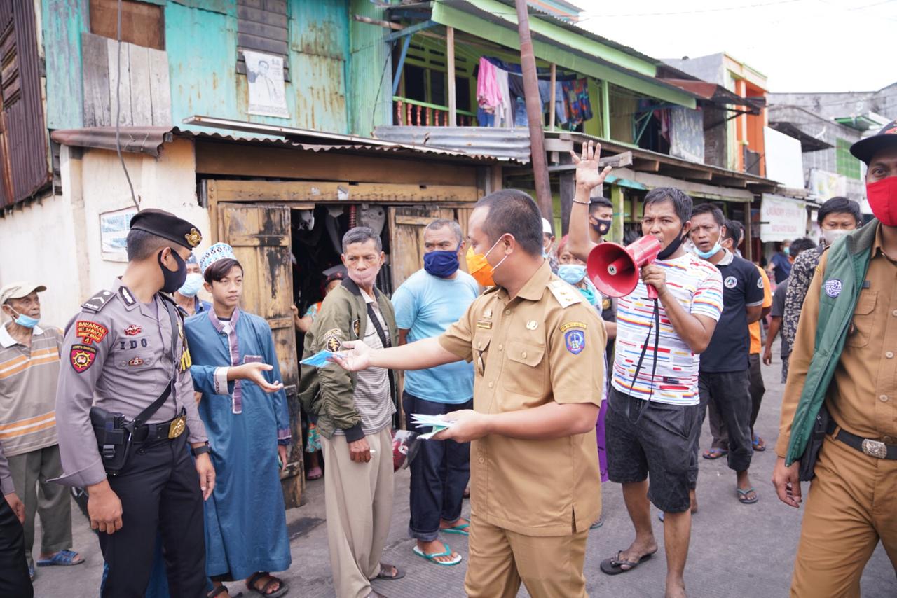 Bawa Bantuan ke Lokasi Kebakaran di Kerung Kerung Wagub Sulsel Bagi bagi Masker 2