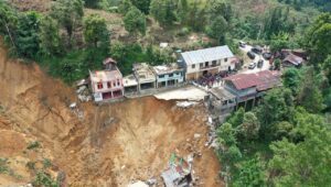 Longsor di Poros Palopo – Toraja, Gubernur Pastikan Akses jalan tidak tergangu