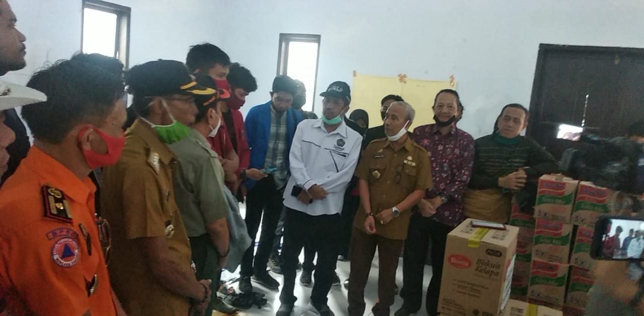 Unismuh Makassar Serahkan Bantuan Korban Bencana Alam di Jeneponto dan Bantaeng