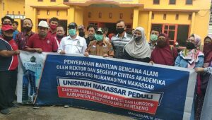Wabup Bantaeng Terharu, Terima Bantuan Peduli Bencana dari Unismuh Makassar
