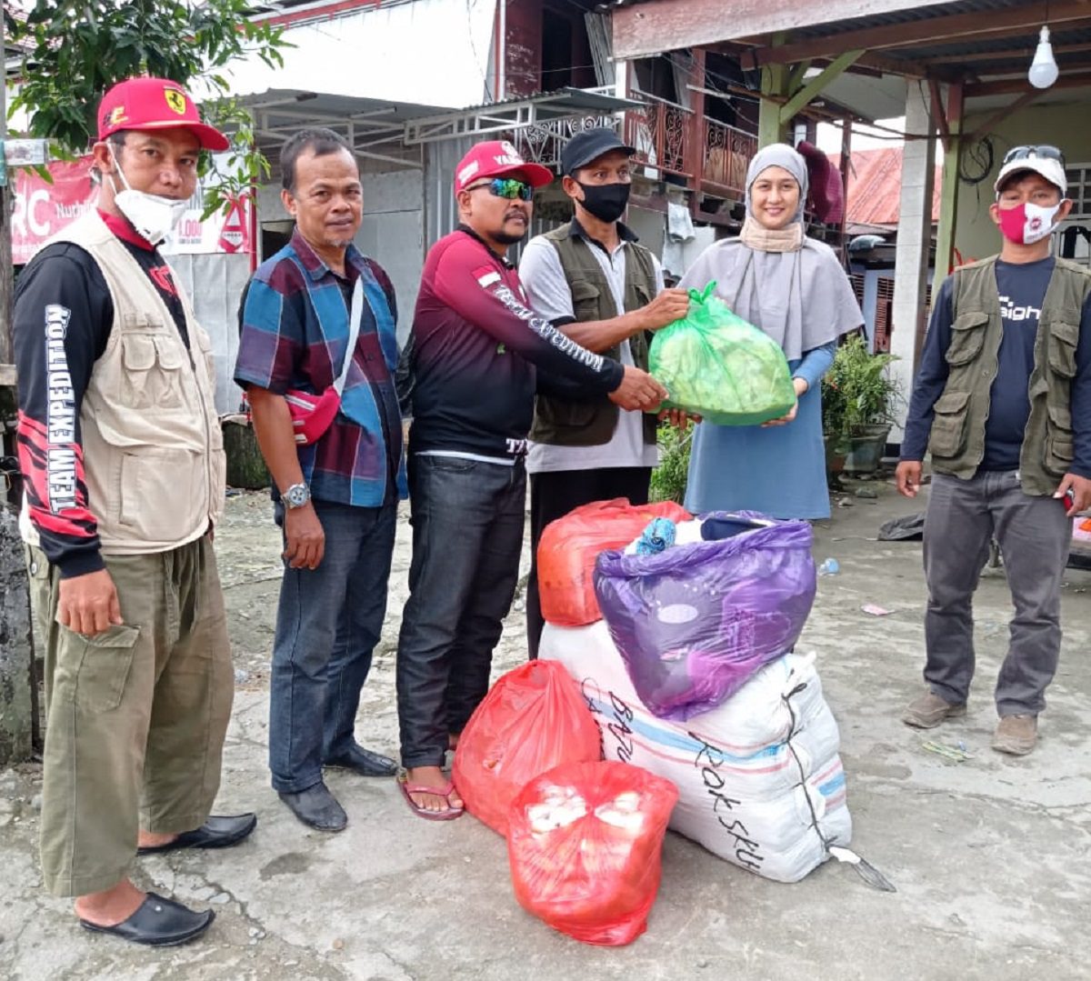 Rombongan Tim Peduli Bencana Masamba jamaah Masjid Nurul Tijarah Sinjai