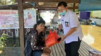 Kadis DP3A Dalduk KB Sulsel, Serahkan Bantuan Korban Banjir di Wajo-Lutra