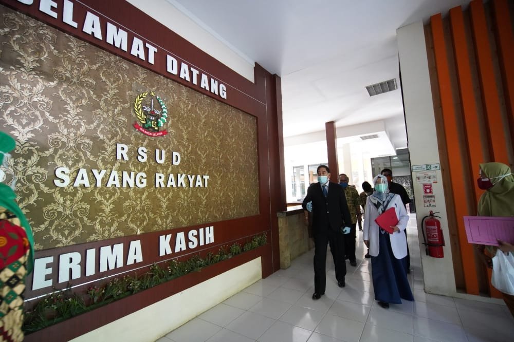 Sekprov Sulsel Lantik 10 Pejabat Fungsional RSUD Sayang Rakyat 1