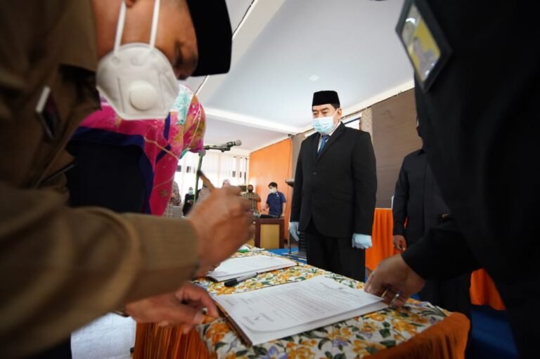 Sekprov Sulsel Lantik 10 Pejabat Fungsional RSUD Sayang Rakyat 3 Sekprov Sulsel Lantik 10 Pejabat Fungsional RSUD Sayang Rakyat 2