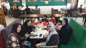 Pelanggan Warkop Marami Sambut Antusias Kehadiran Jempol Ricebowl