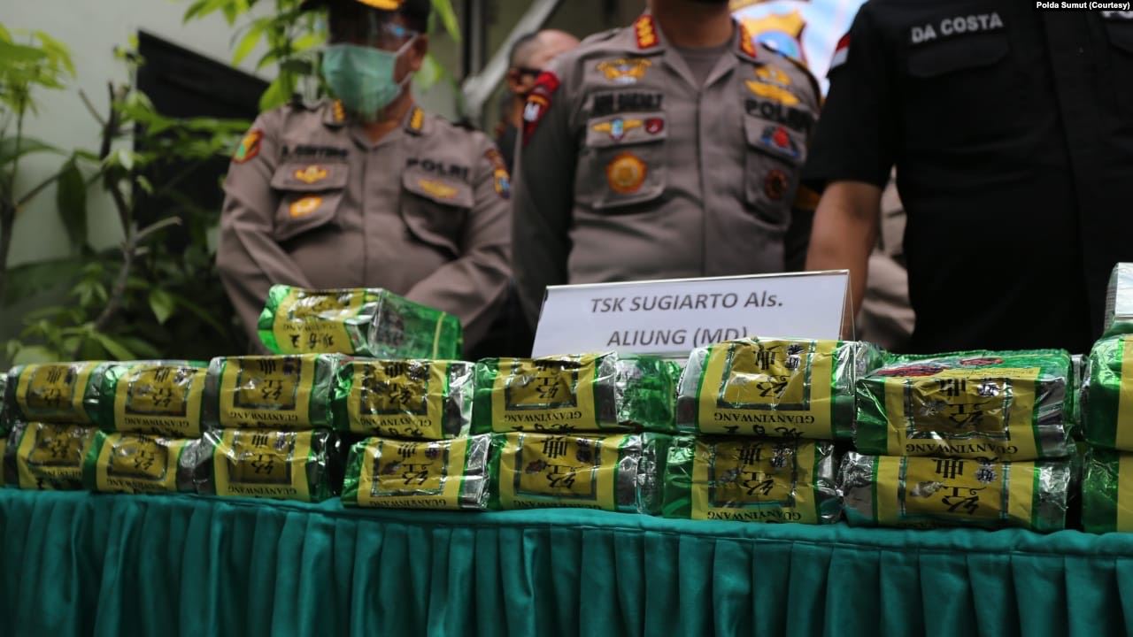 Barang bukti berupa 100 kilogram sabu sabu yang disita dari penangkapan tersangka di Jakarta. Selasa 18 Agustus 2020