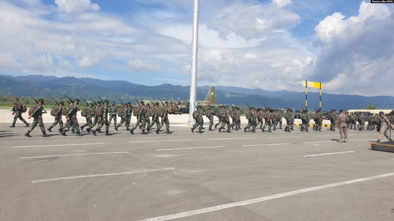 Pasukan TNI saat tiba di Bandara Udara Mutiara Sis Aljufri Palu Sulawesi Tengah Sabtu 15 Agustus 2020