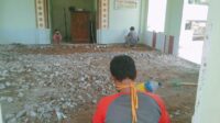 Polsek Bajeng Resort Gowa Merenovasi Musala Syekh Yusuf secara Swadaya