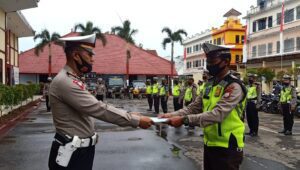 Kasatlantas Polres Gowa Berikan Reward Kepada Personil Berprestasi dalam Pelaksanaan Ops Patuh 2020