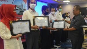 8 Perpustakaan Sekolah di Makassar Terima Sertifikat Akreditasi