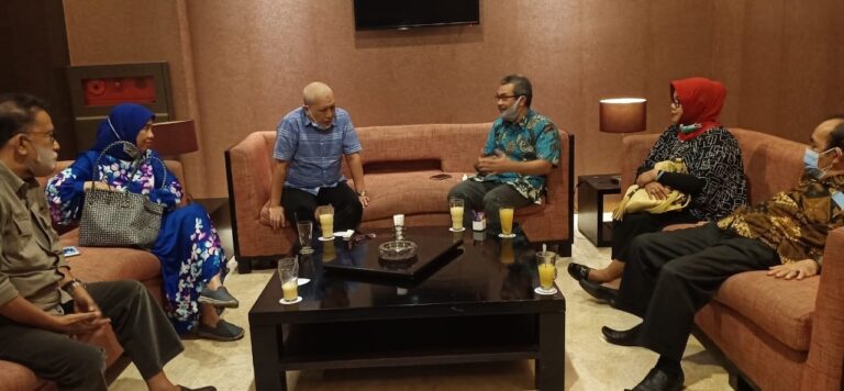 APTISI IX-A Sulawesi Akan Bedah Perspektif Bapaslon Walikota terhadap Eksistensi PTS di Makassar 7 APTISI IX-A Sulawesi Akan Membedah Perspektif Bapaslon Walikota terhadap Eksistensi PTS di Makassar