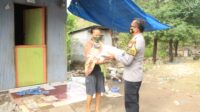 Kapolres Gowa Bagi Sembako kepada Warga Prasejahtera
