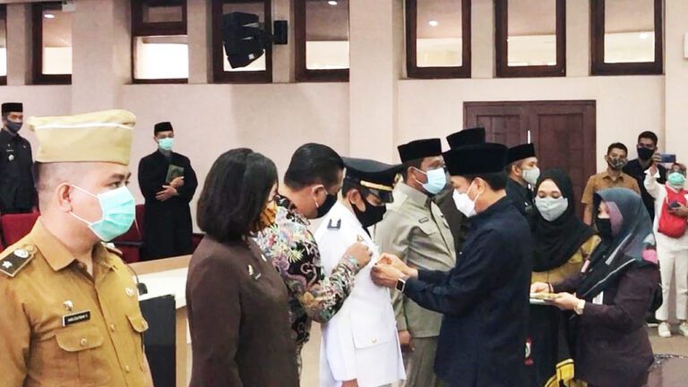 Lantik Pejabat Eselon III-IV, Pj Walikota Ingatkan, Jangan Terlibat Politik, Curahkan Tenaga Untuk Bekerja 7 Penjabat Wali Kota Makassar Prof Rudy Djamaluddin melantik pejabat Eselon