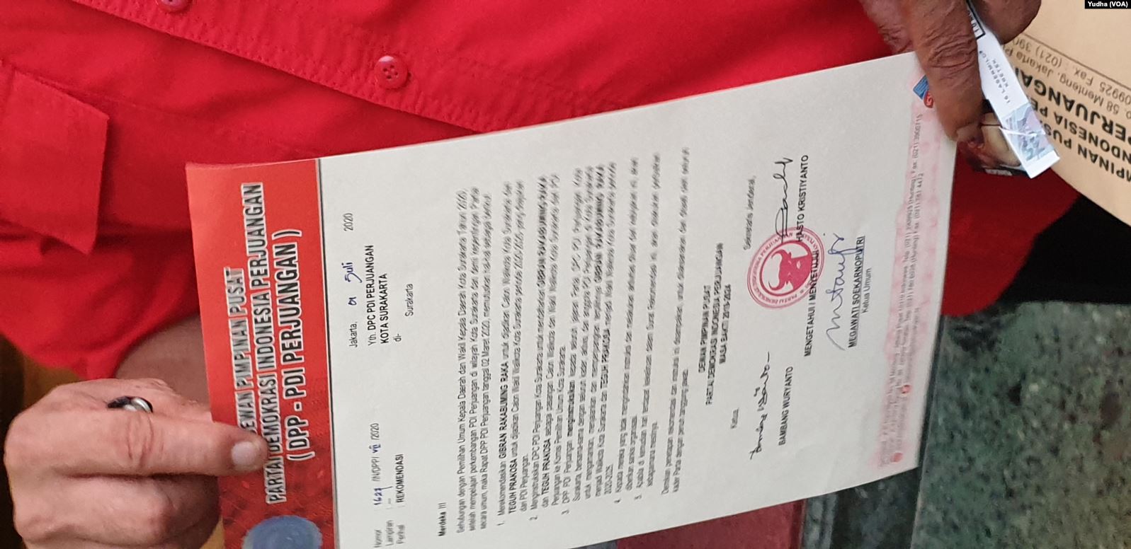 Calon Independen Pilkada 'Terganjal' Persyaratan Berat 2 Surat Rekomendasi DPP PDIP untuk pasangan calon Gibran Rakabuming Raka dan Teguh Prakosa di Pilkada Solo 2020