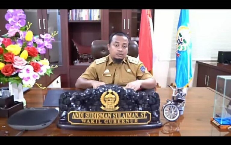 Wagub Harap Mahasiswa Fakultas Teknik Unhas Harus Bisa Buka Lapangan Kerja, Berakhlak dan Berintegritas 3 Wagub Harap Mahasiswa Fakultas Teknik Unhas Harus Bisa Buka Lapangan Kerja, Berakhlak dan Berintegritas