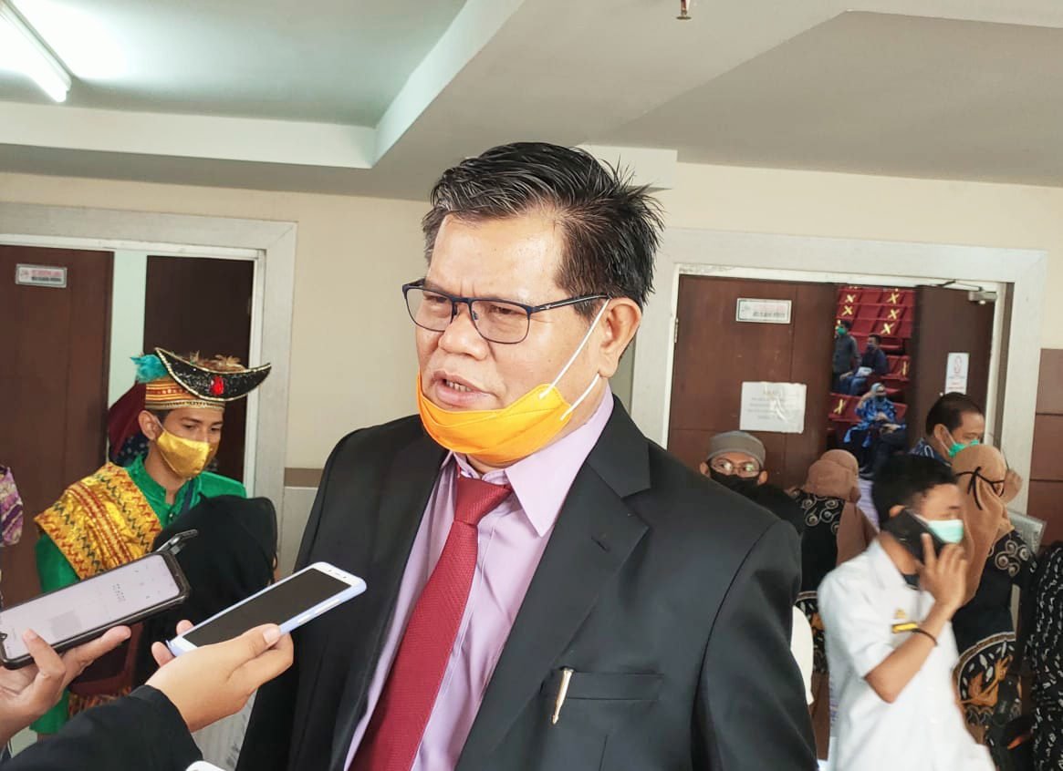 Prof. Husain, Rektor Universitas Negeri Makassar (UNM)